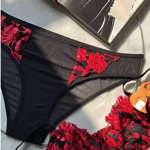 ست کراپ و شورت گیپور گلدوزی